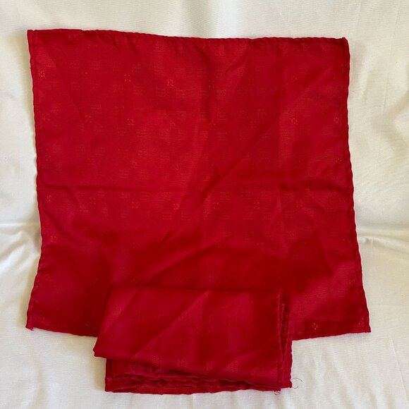 Set Of 2 Red Christmas Napkins With Subtle Embossed Pattern - Picture 1 of 2